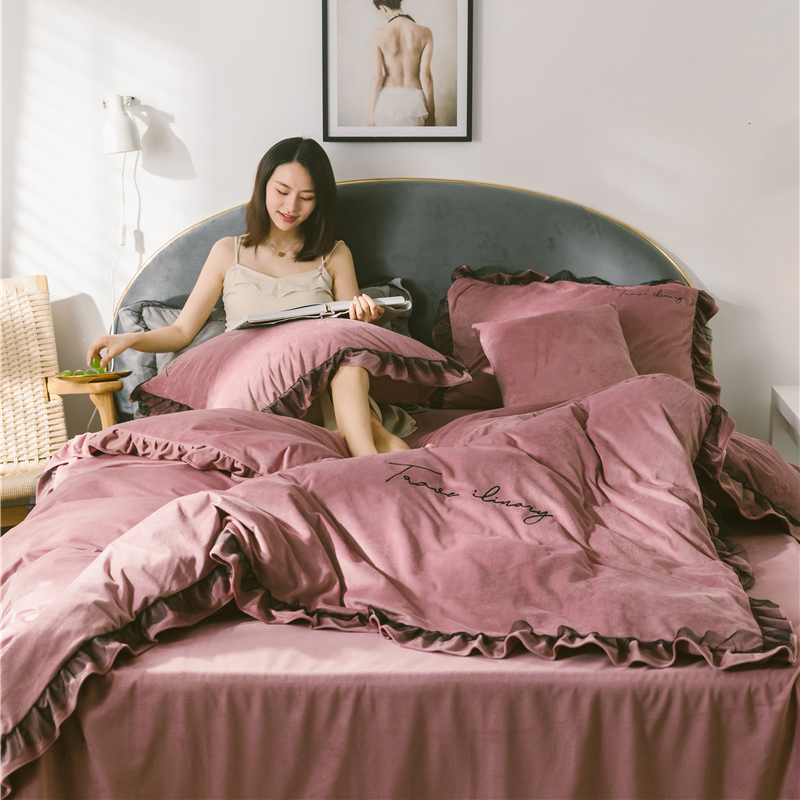 Crystal Velvet Princess Style 3 4pcs Duvet Cover Flat Fitted Bed Sheet Pillowcases Lace Bean Paste Ginger Wine Red Purple Grey
Crystal Velvet Princess Style 3 4pcs Duvet Cover Flat Fitted Bed Sheet Pillowcases Lace Bean Paste Ginger Wine Red Purple Grey