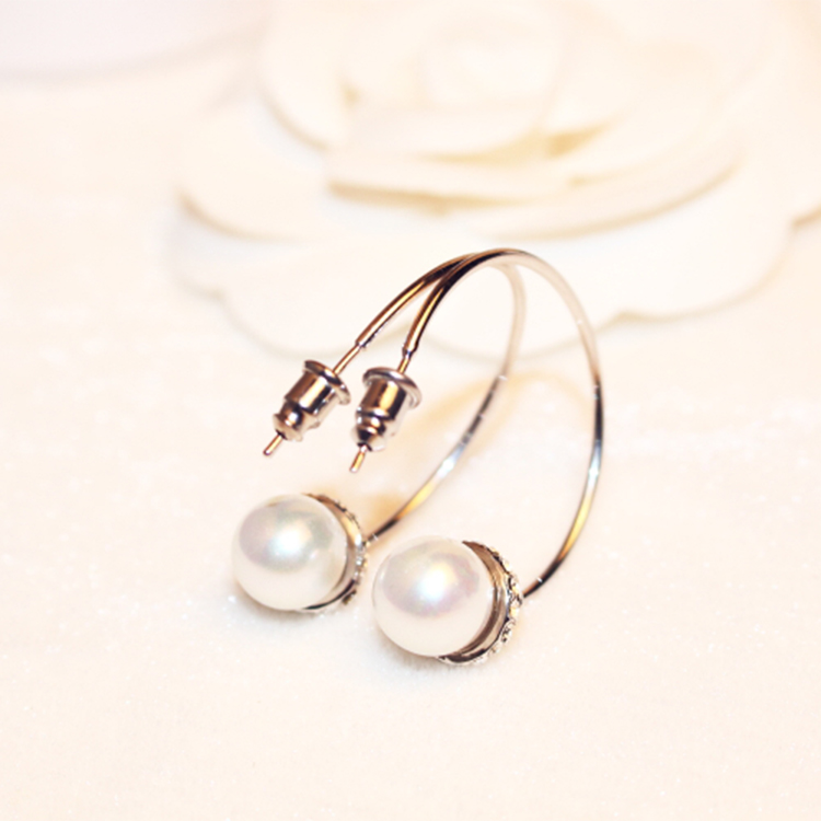 Wholesale- Popular ins fashion designer big hoop with diamond pearls bling crystals stud earrings for woman
Wholesale- Popular ins fashion designer big hoop with diamond pearls bling crystals stud earrings for woman