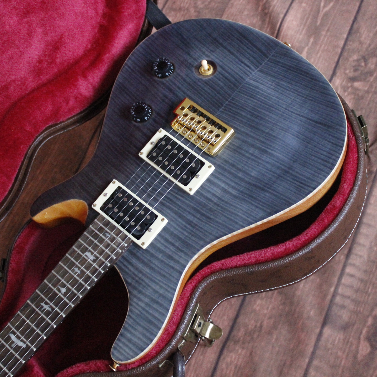 Private Stock Dark Blue Grey Flame Maple Top Smith Electric Guitar Tremolo Bridge, Wood Body Binding, White MOP Birds Inlay, Eagle Headstock
Private Stock Dark Blue Grey Flame Maple Top Smith Electric Guitar Tremolo Bridge, Wood Body Binding, White MOP Birds Inlay, Eagle Headstock