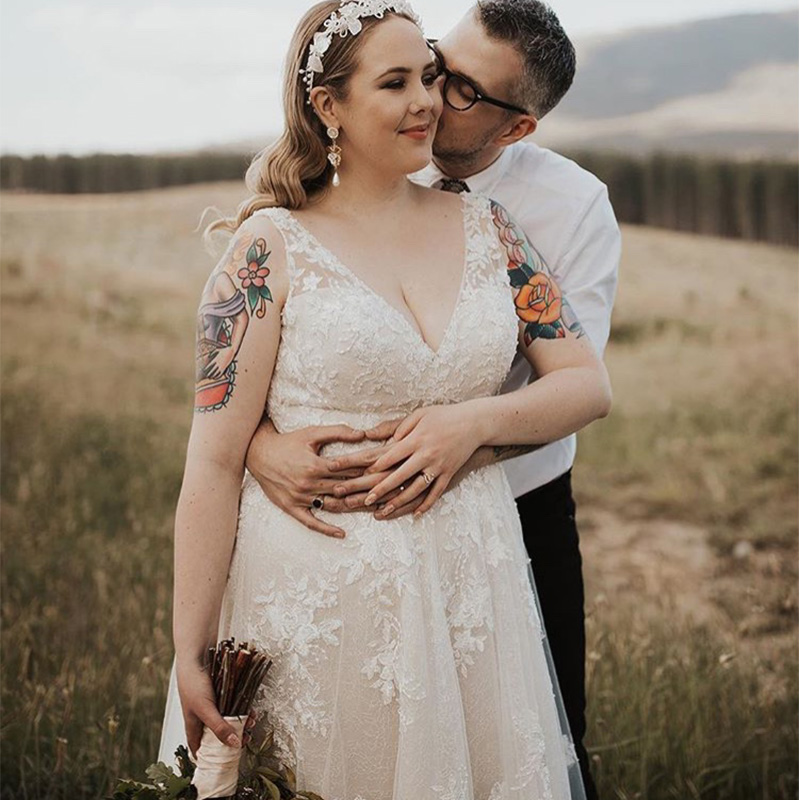 Plus Size Bohemian Wedding Dresses 2020 Elegant Lace Applique V-neck fairy Full Length Beach Holiday Country Wedding Gowns