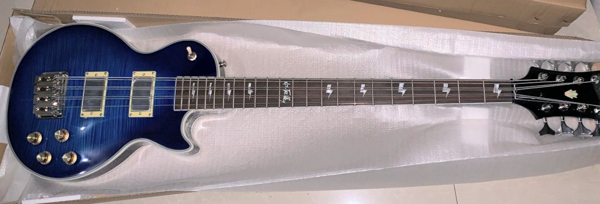 Rare Ace Frehley Signature 8 Strings Blue Electric Bass Guitar Crown Inlay Headstock, Chrome Hardware
Rare Ace Frehley Signature 8 Strings Blue Electric Bass Guitar Crown Inlay Headstock, Chrome Hardware