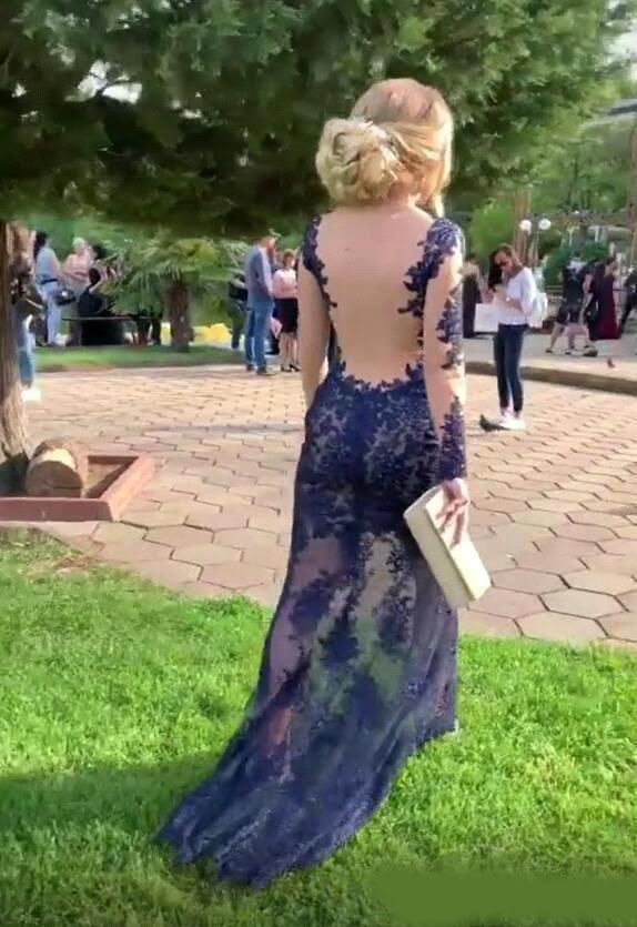 Illusion Bodice 2020 Long Sleeve Lace Navy Blue Evening Dresses Jewel Neckline Appliques See Through Back Floor Length Prom Gowns