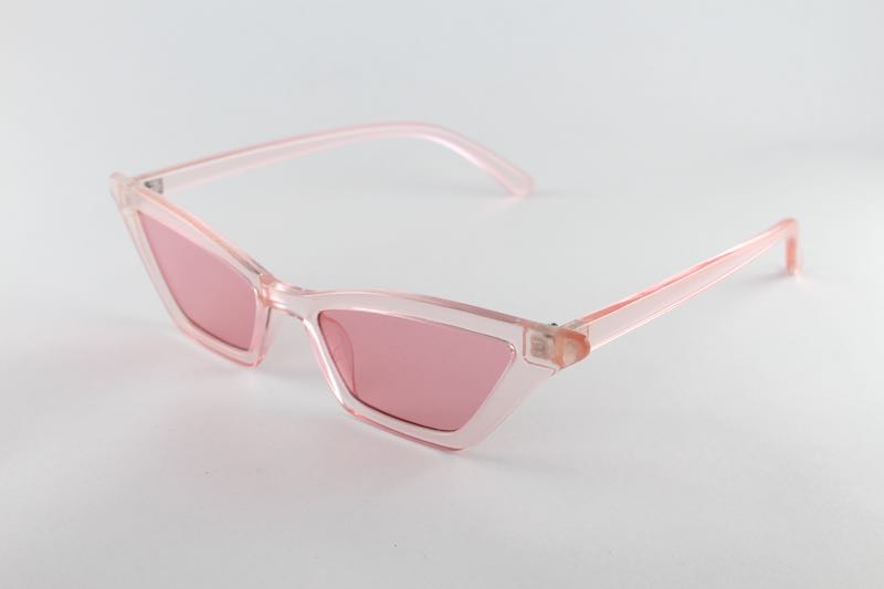 Wholesale- 2019 Hot Sale Small Fashion Sunglasses Cat Eye Women Sun Glasses Sharp Angle Frame Colorful Lenses Metal Hinge Good Quality
Wholesale- 2019 Hot Sale Small Fashion Sunglasses Cat Eye Women Sun Glasses Sharp Angle Frame Colorful Lenses Metal Hinge Good Quality