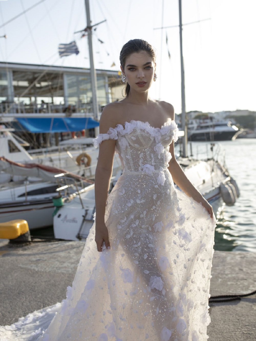 Spring Lian Rokman Beach Bohemian Wedding Dresses Off Shoulder 3D Flower Appliques Garden Bridal Gowns Boho Sparkly Sequins Wedding Dress