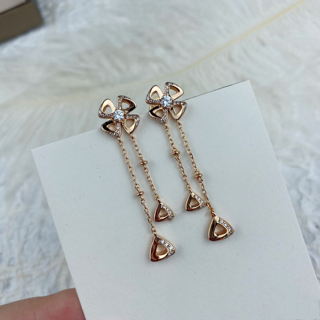 Women Flowers Hollow Dangle Earrings Petals Can Tremble Classic Style Party Earrings Hight Quality Lady Jewelry Gifts
Women Flowers Hollow Dangle Earrings Petals Can Tremble Classic Style Party Earrings Hight Quality Lady Jewelry Gifts