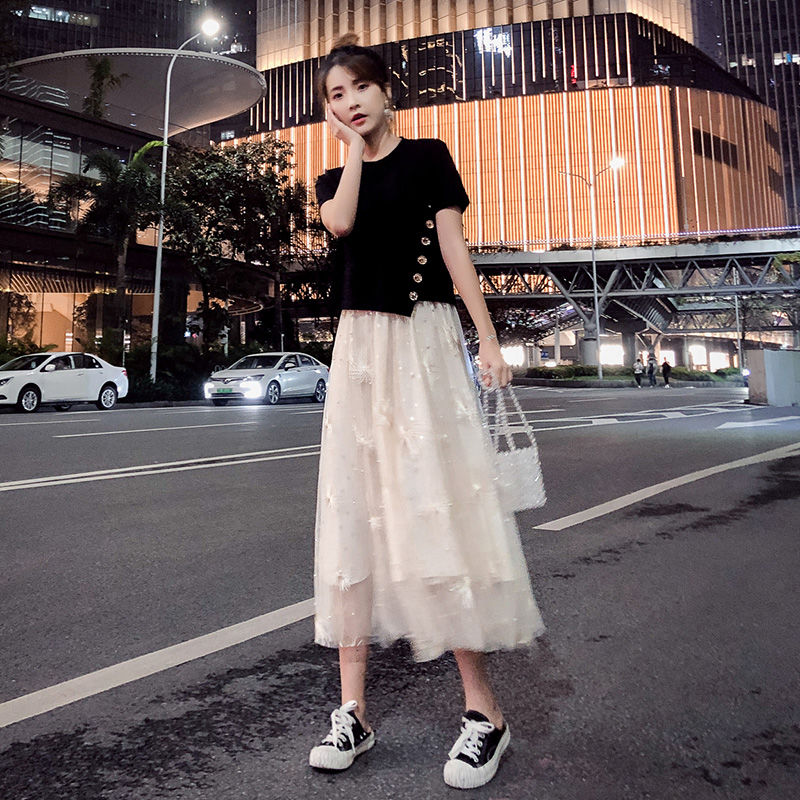 2020 New Summer Ladies Suit Women Black Short Sleeved Button T Shirt Tops + White Fashion Long Chiffon Skirt Two Pieces Set Z19, As pic
2020 New Summer Ladies Suit Women Black Short Sleeved Button T Shirt Tops + White Fashion Long Chiffon Skirt Two Pieces Set Z19, As pic