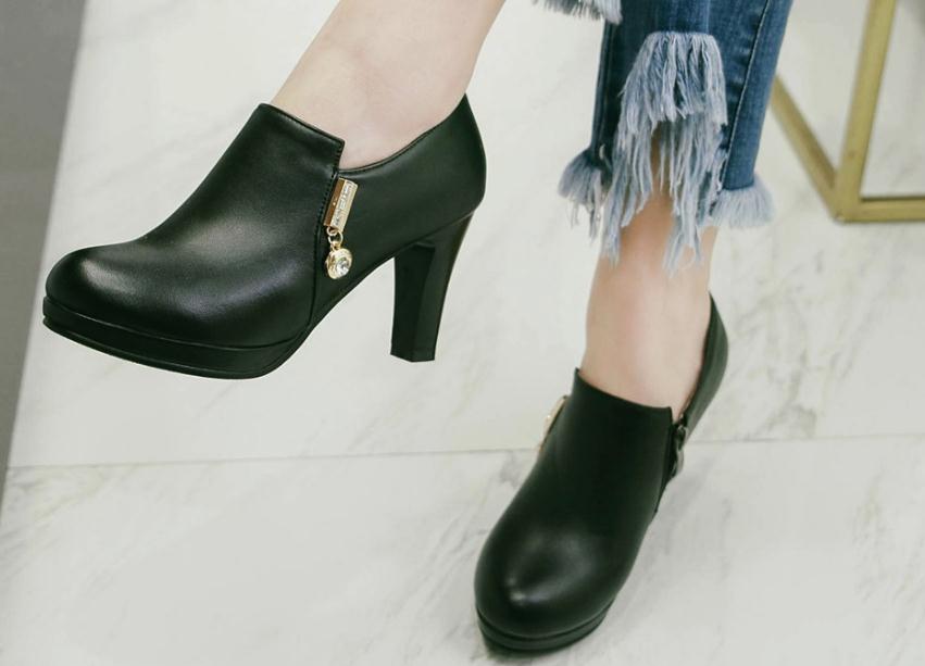 2020 Women's shoes in Spring and Autumn with New style High heel Coarse heel round head @B121, Black
2020 Women's shoes in Spring and Autumn with New style High heel Coarse heel round head @B121, Black