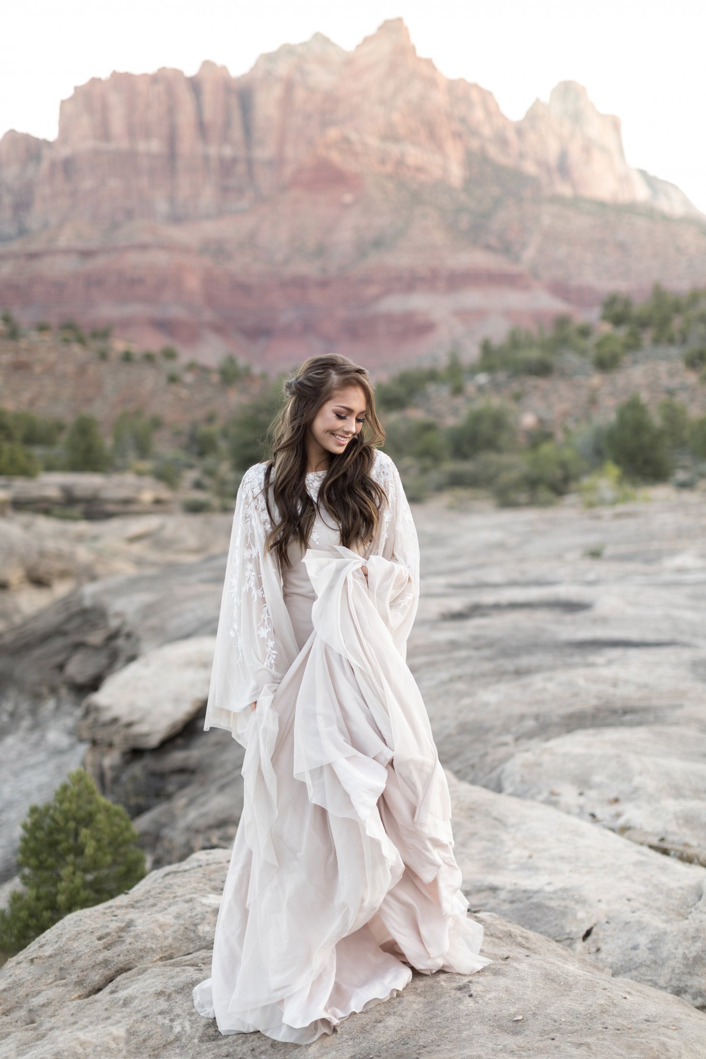 2019 Modest Wedding Dresses A Line Lace Jewel Neck Batwing Sleeve Wedding Dress with Embroidered Bodice Sweep Train Custom Beach Bridal Gown