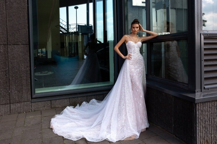 Gorgeous Mermaid Dresses With Removeable Skirt Spaghetti Lace Beads Appliqued Beach Bridal Gowns Crystal Design Boho Wedding Dress
