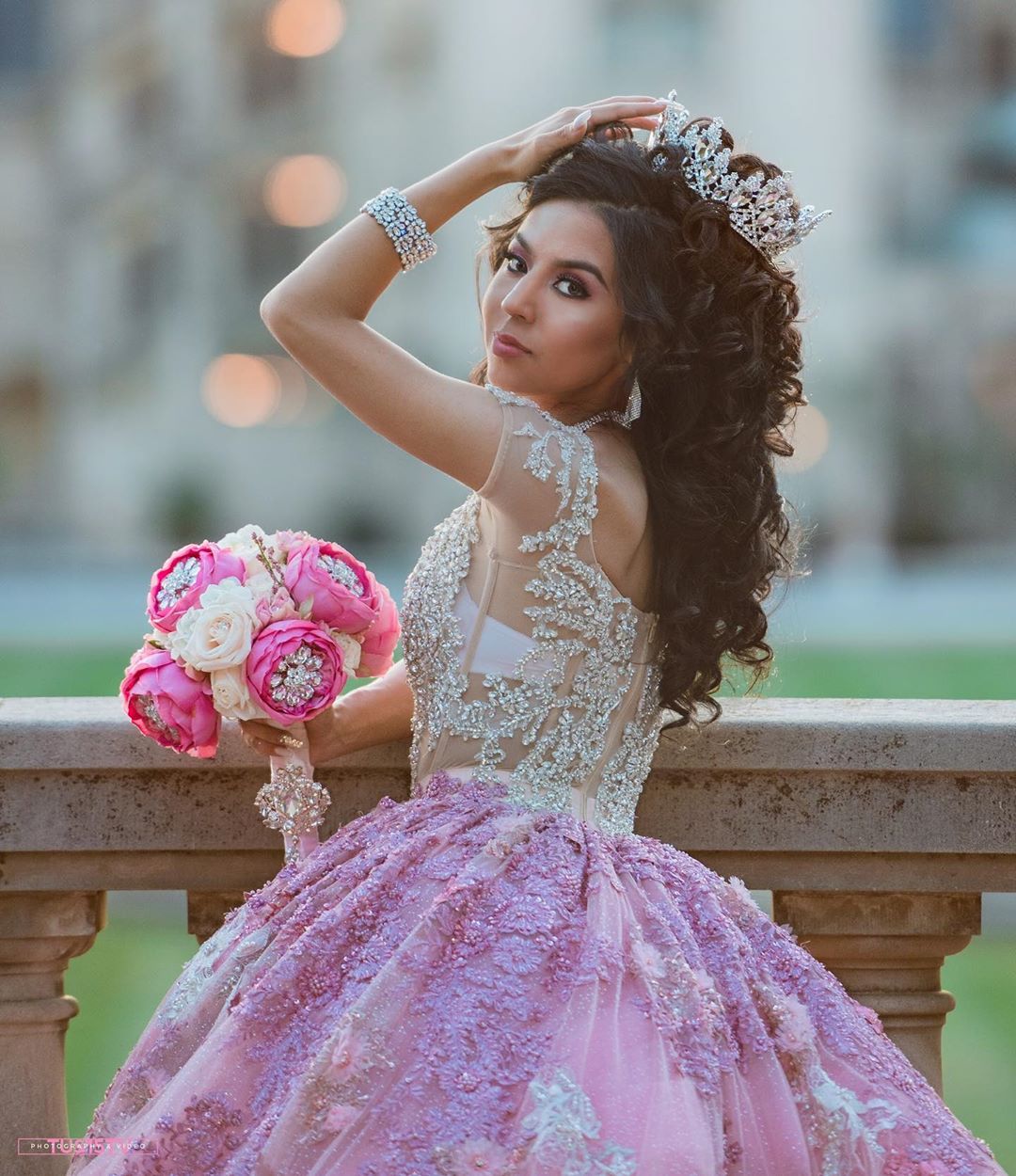 Lace Beaded Crystals Sexy Quinceanera Prom Dresses Short Sleeves Tulle Ball Gown Evening Party Sweet 16 Dress ZJ101