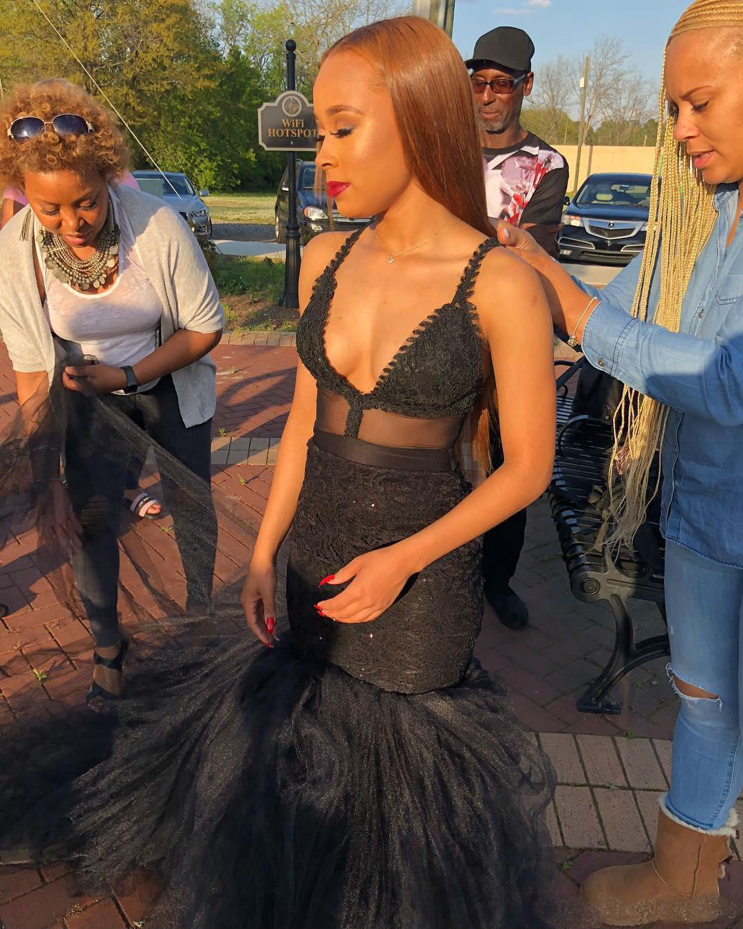 Sexy Black Mermaid Prom Dresses 2019 Spaghetti Straps Lace Applique Sequins Black Girls Evening Dress Homecoming Formal Party Dresses