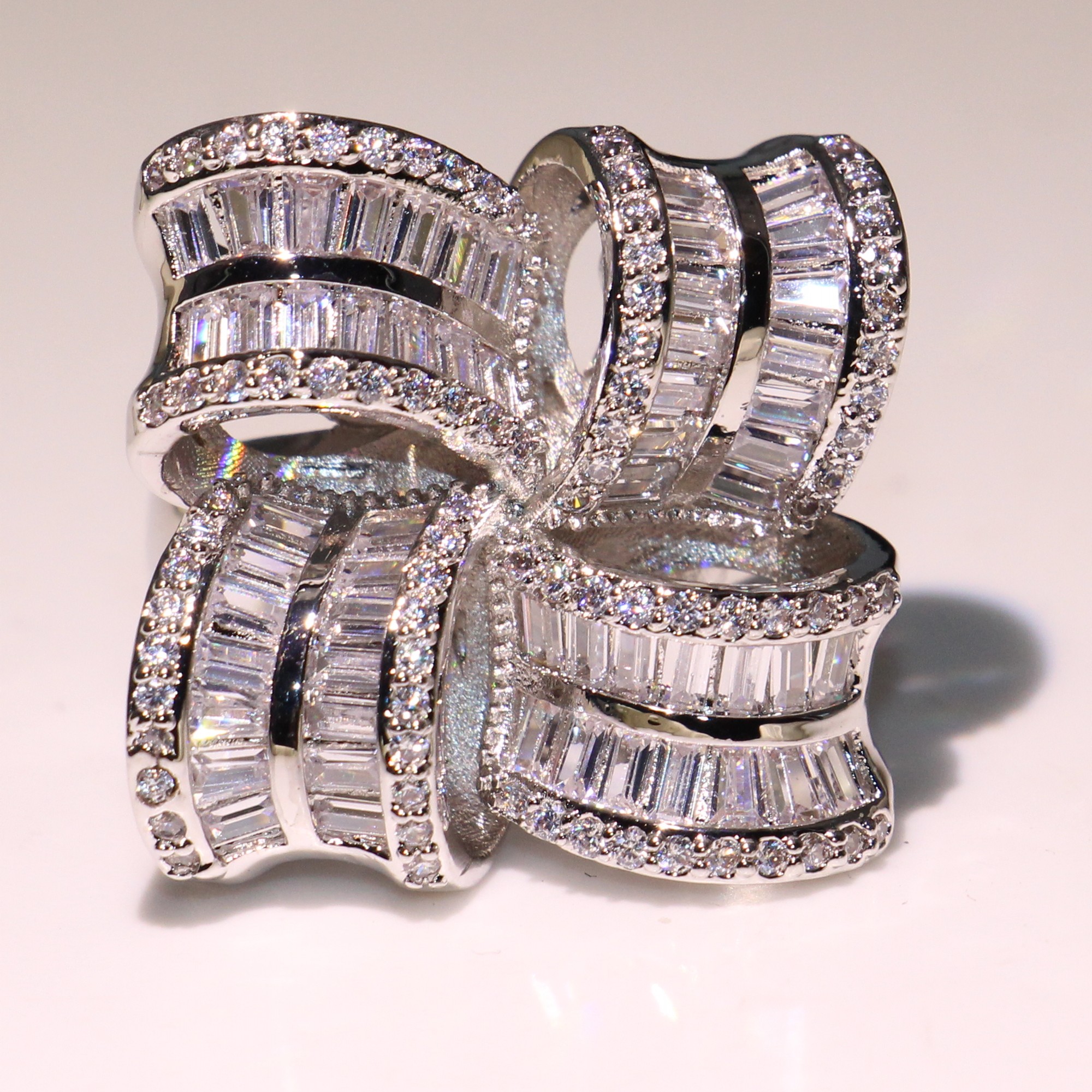 Brand New Luxury Jewelry 925 Sterling Silver White Topaz CZ Diamond Flower Ring Women Wedding Engagement Band Ring for Lovers Gift