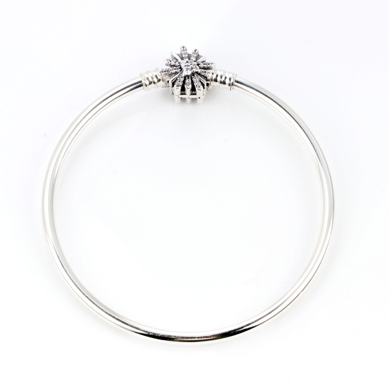 Fashion 925 Silver Fit Pandoras Love Christmas Snowflake crystal charm Bangles Moments Chain Bracelet for Women DIY Jewelry gift
Fashion 925 Silver Fit Pandoras Love Christmas Snowflake crystal charm Bangles Moments Chain Bracelet for Women DIY Jewelry gift