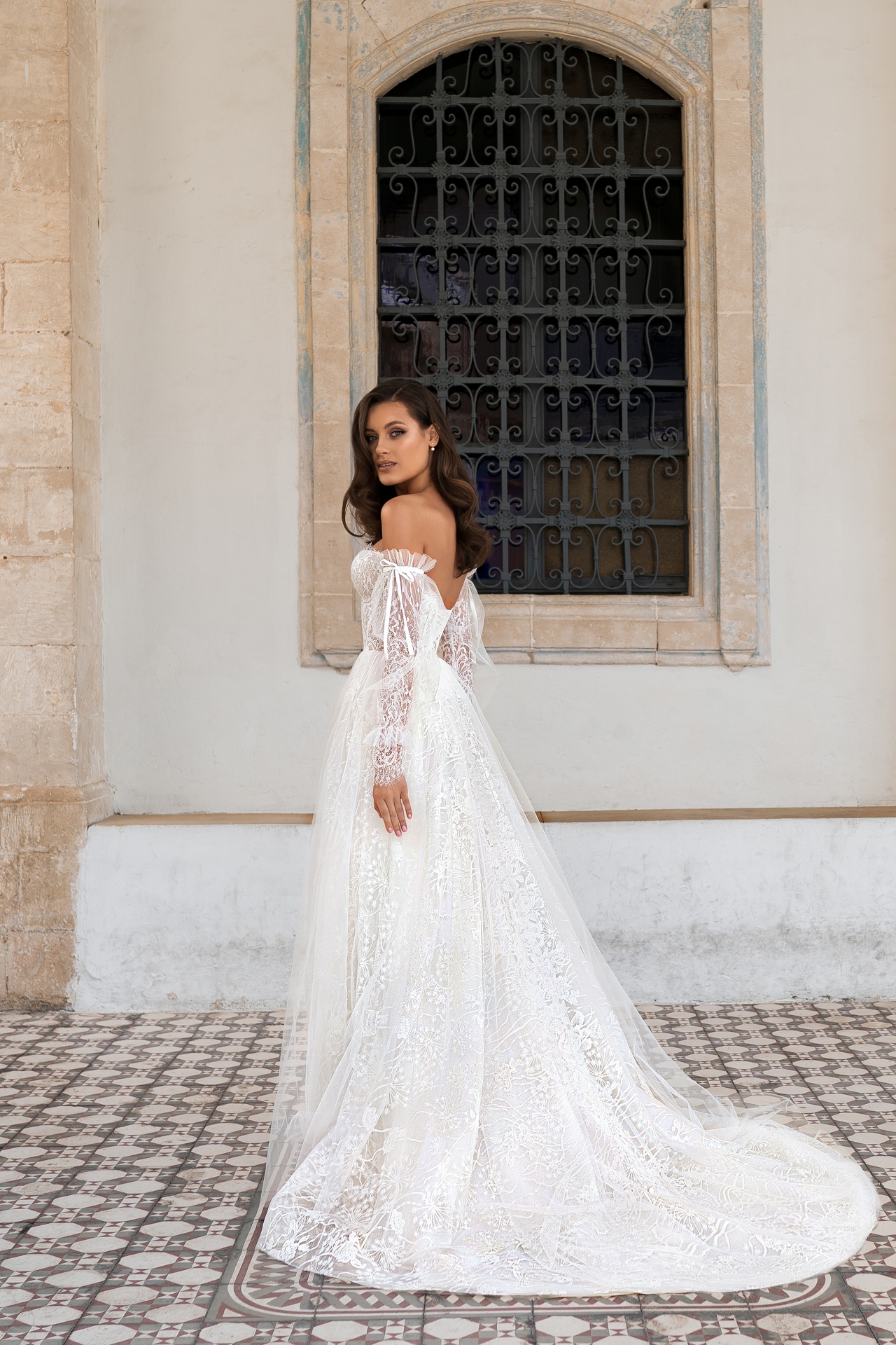 elegant illusion a line wedding dresses long sleeve sweetheart neck lace applique backless sweep train plus size beach robe de marie