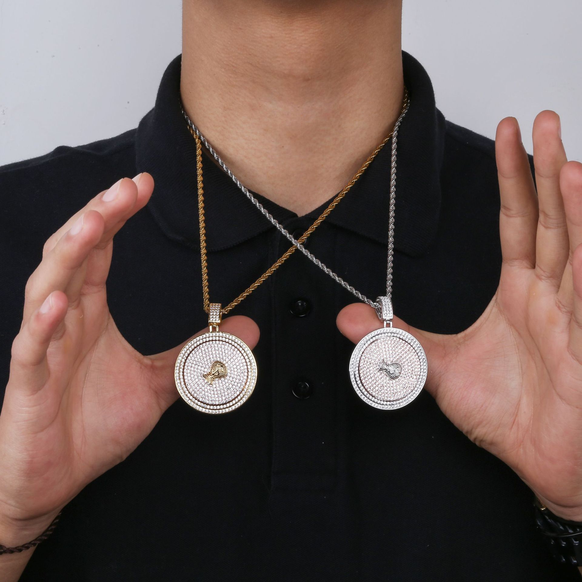 Personalized 18K Gold Plated Iced Out CZ Zirconia US Dollar Sign Money Bag Round Rotating Pendant Chain Necklace Hip Hop Rapper Jewelry Gift