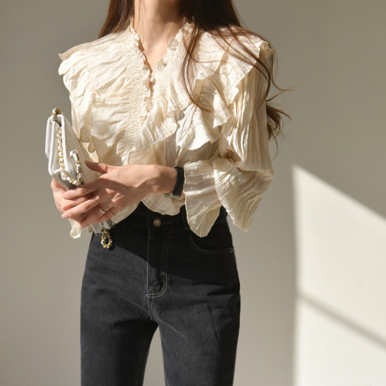 2020 early spring Korean version ruffled fold loose loose temperament V-neck temperament shirt, Beige
2020 early spring Korean version ruffled fold loose loose temperament V-neck temperament shirt, Beige