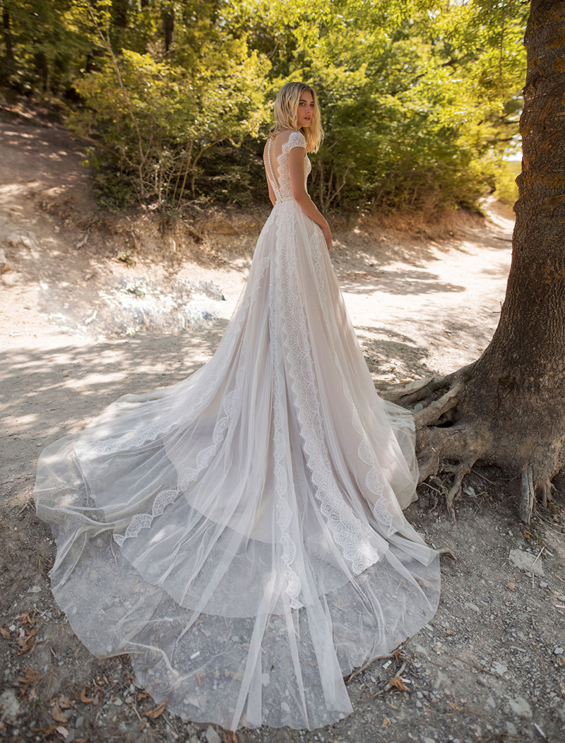 A Line Fashion Lace Wedding Dresses Sheer Bateau Neck Short Sleeves See Through Buttons Back Tulle Plus Size Robe De Marie