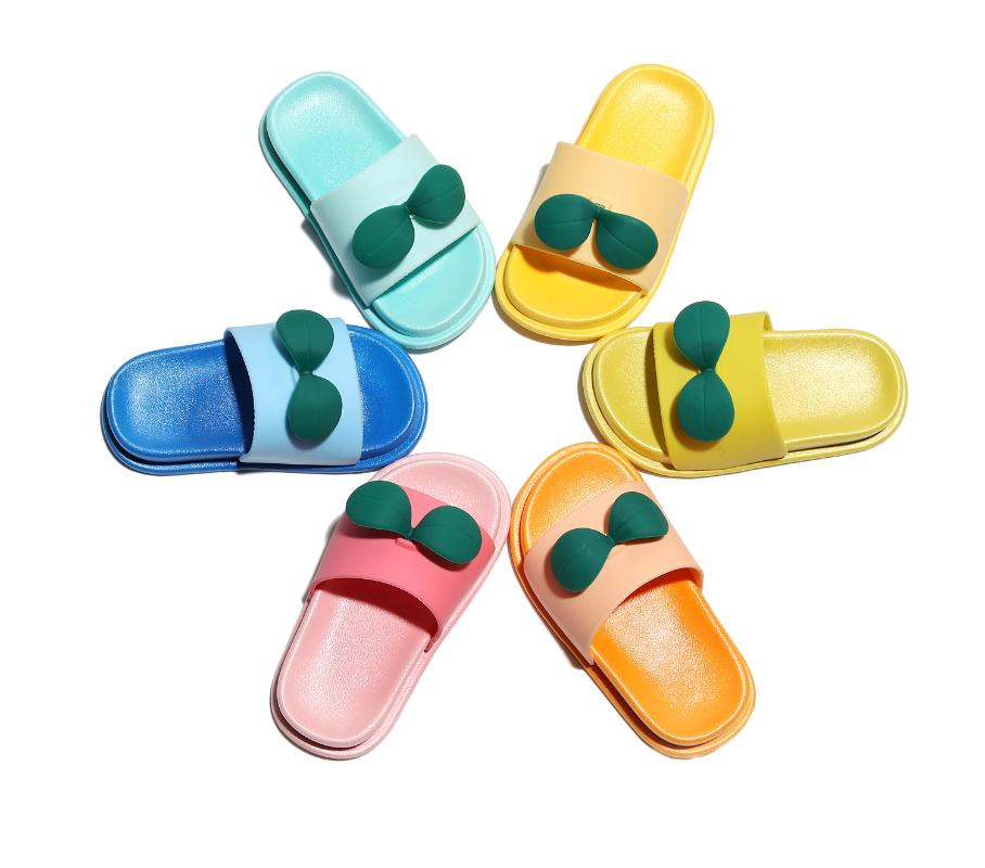 2020 children's shoes new children's slippers summer kids indoor home cute non-slip soft bottom sandals and slippers, Black
2020 children's shoes new children's slippers summer kids indoor home cute non-slip soft bottom sandals and slippers, Black
