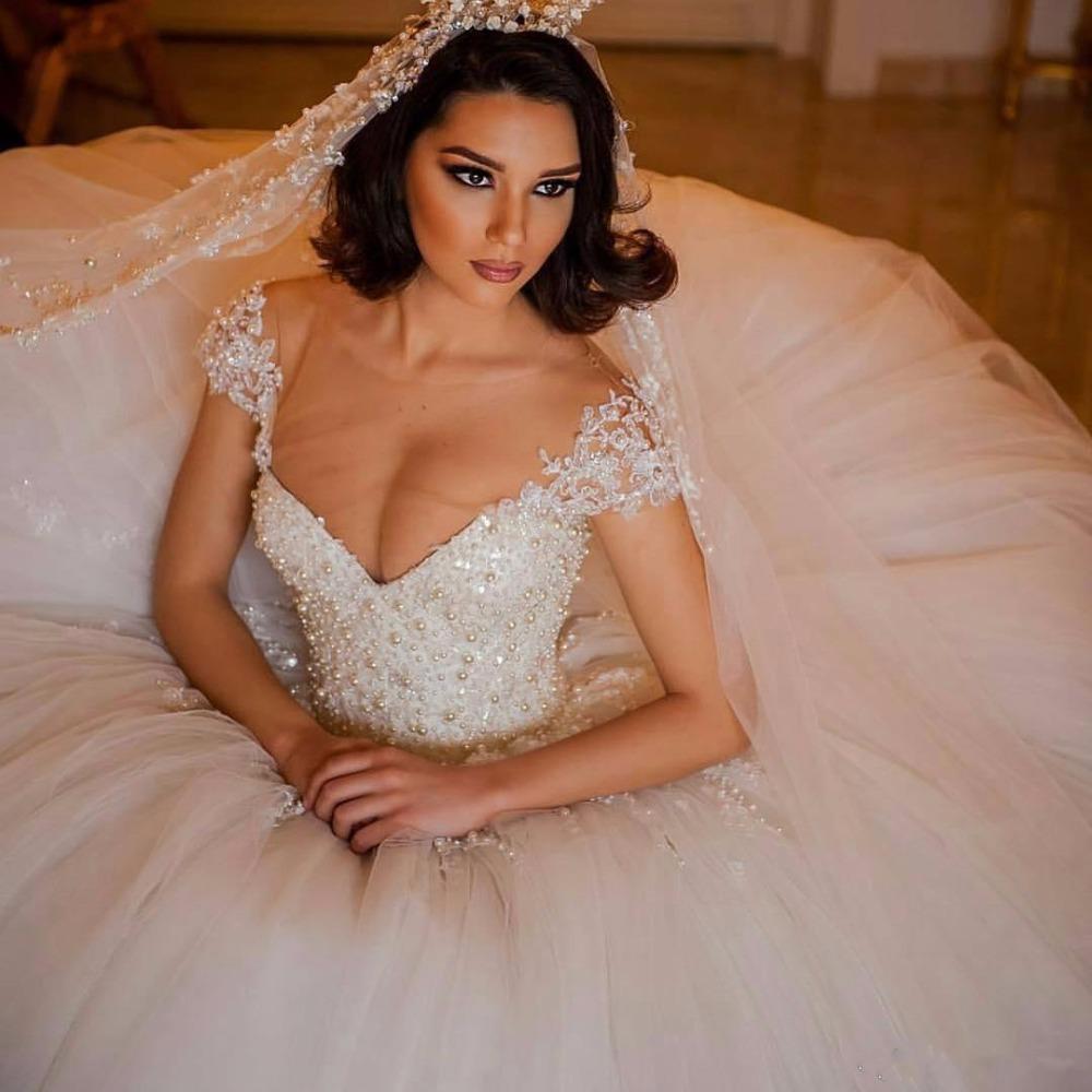 Romantic Ball Gown Wedding Dresses Pearls Beaded Off Shoulder Saudi Arabic Backless Bridal Gowns With Long Train Vestido De Festa 109 0509 0510