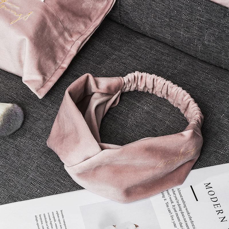 Hair Accessories letter pattern Fashion Women Girls INS Hair Bands flannel Headbands Turban Bandage Bandanas simple HairBands
Hair Accessories letter pattern Fashion Women Girls INS Hair Bands flannel Headbands Turban Bandage Bandanas simple HairBands