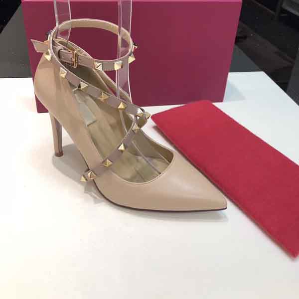 With box 2021 Fashion luxury designer women Dress shoes high heels 9.5cm Nude black red Leather Pointed Toes Pumps bottoms, Black1
With box 2021 Fashion luxury designer women Dress shoes high heels 9.5cm Nude black red Leather Pointed Toes Pumps bottoms, Black1