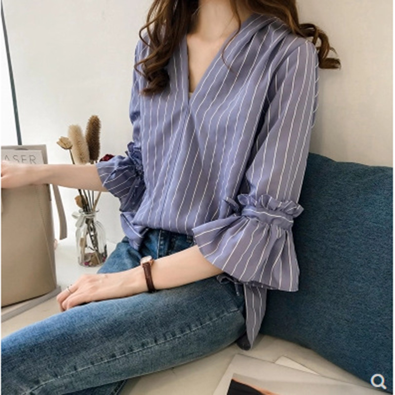 Women Blouses Fashion Loose Striped Sexy V Neck Plus Size Women Tops Flare Sleeve Bow Shirt Blusas Mujer De Moda
Women Blouses Fashion Loose Striped Sexy V Neck Plus Size Women Tops Flare Sleeve Bow Shirt Blusas Mujer De Moda