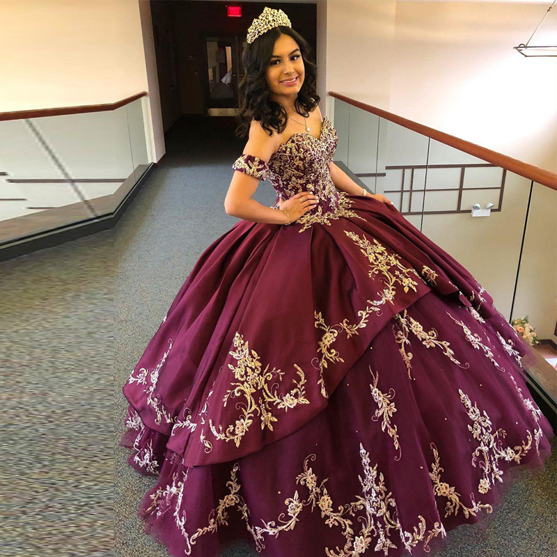 Lovely Burgundy Tier Quinceanera Dresses Sweetheart Lace Appliques Beaded Satin Ball Gown Prom Dress Corset Back Sweet 16 Dress
