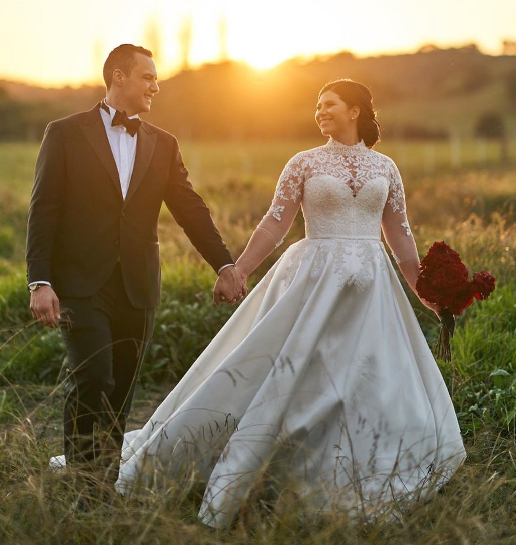 Plus Size Wedding Dresses High Neck Lace Appliques Satin A Line Country Bridal Gowns Sweep Train Custom Made Beach Wedding Dress