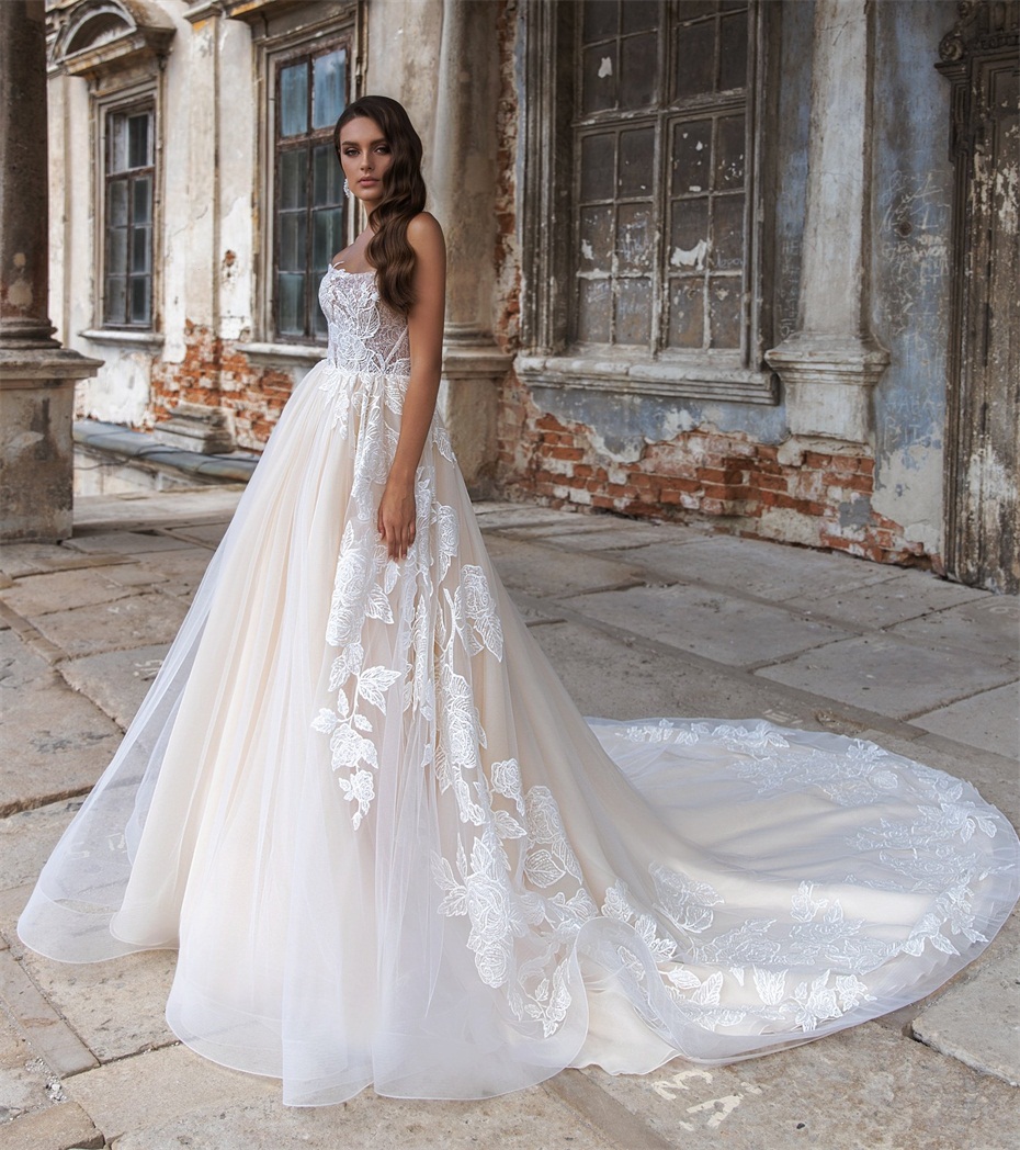 2020 Junoesque A Line Wedding Dresses Strapless Sexy Appliqued Sequins Lace Court Train Wedding Dress Custom Made Castle Bridal Gowns