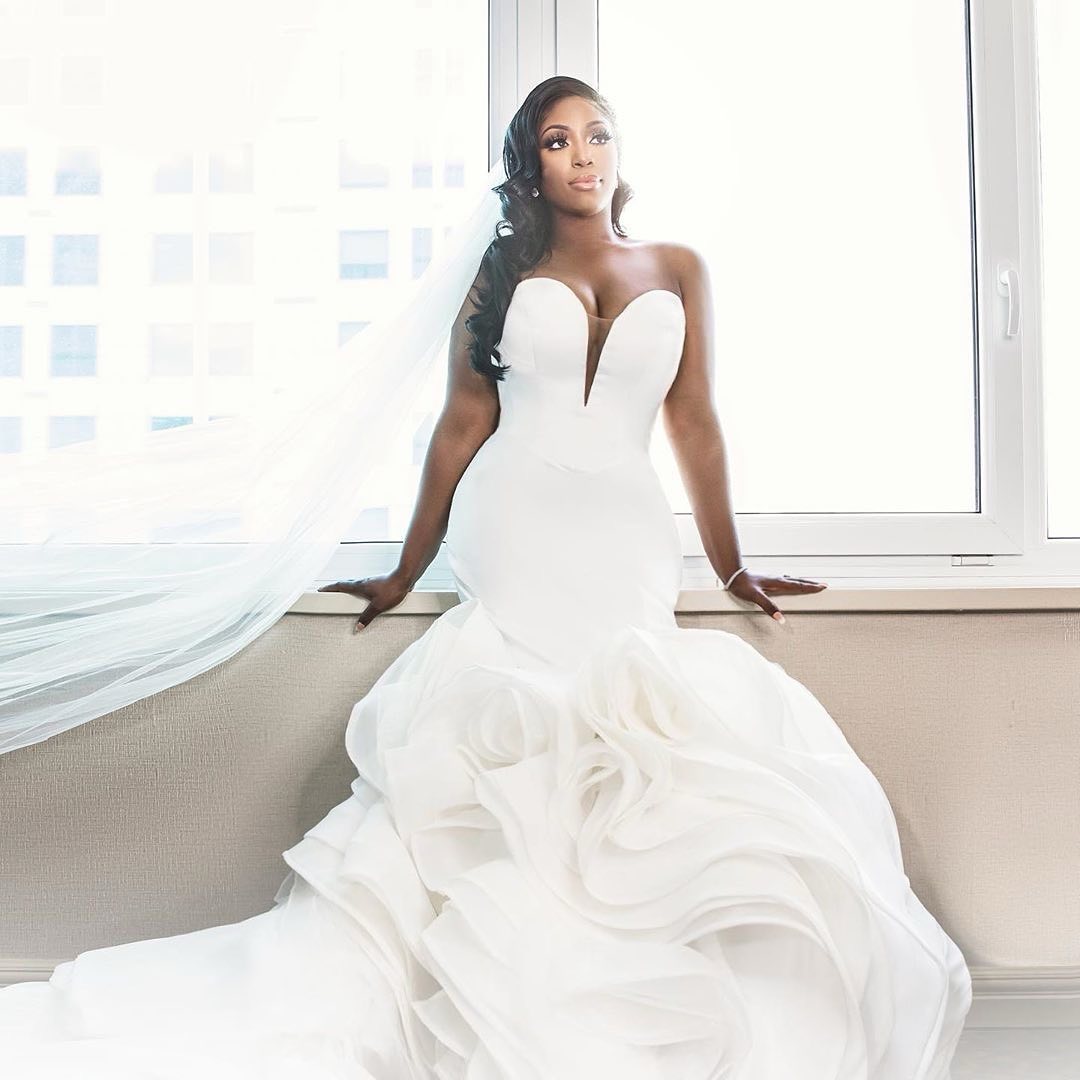 Tiered Mermaid Fabulous Wedding Dresses Deep V Neck Bridal Gowns Cathedral Train Tulle Trumpet Robe De Marie