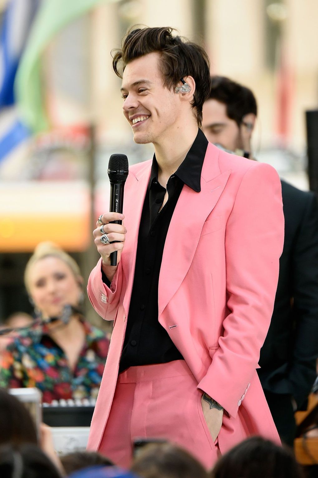 2020 Fashion Pink Men Wedding Suits Groomsmen Peaked Lapel Groom Tuxedos Mens Wedding Prom Blazer 2 Pieces