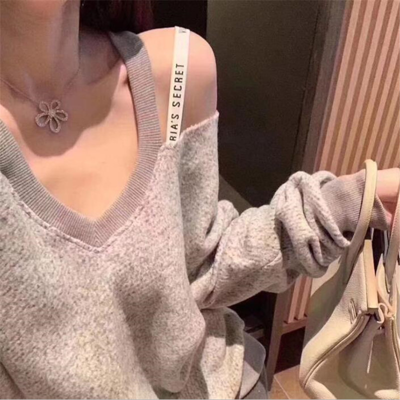 Stunning Sier Suower Pendant w/ White Sapphire CZ Dias