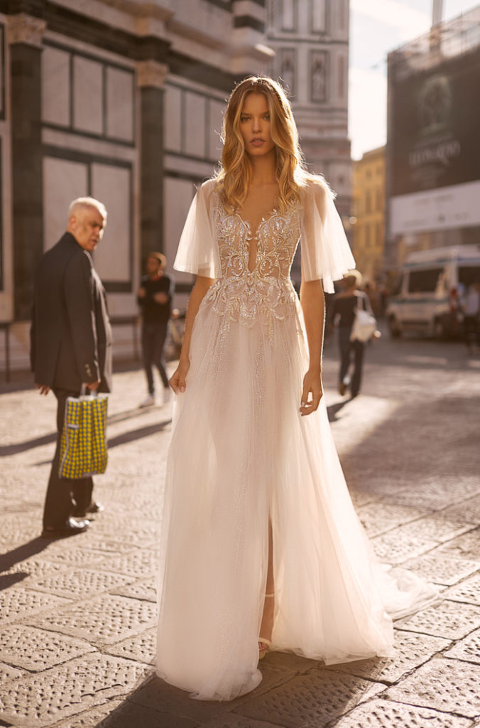 Bohemian 2020 A Line Wedding Dresses V Neck Lace Appliqued Beach Boho Half Sleeve High Side Split Beads Bridal Gowns Vestido De Novia