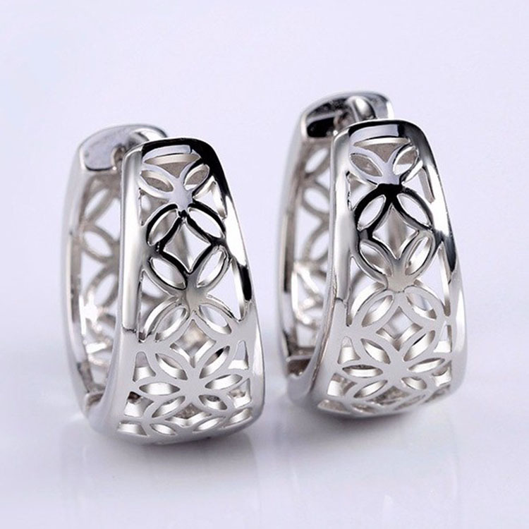 Wholesale-fashion girls Madam Earrings Gold silvery Hollow Four leaf Petal Earrings Ear buckle 2 color selection
Wholesale-fashion girls Madam Earrings Gold silvery Hollow Four leaf Petal Earrings Ear buckle 2 color selection