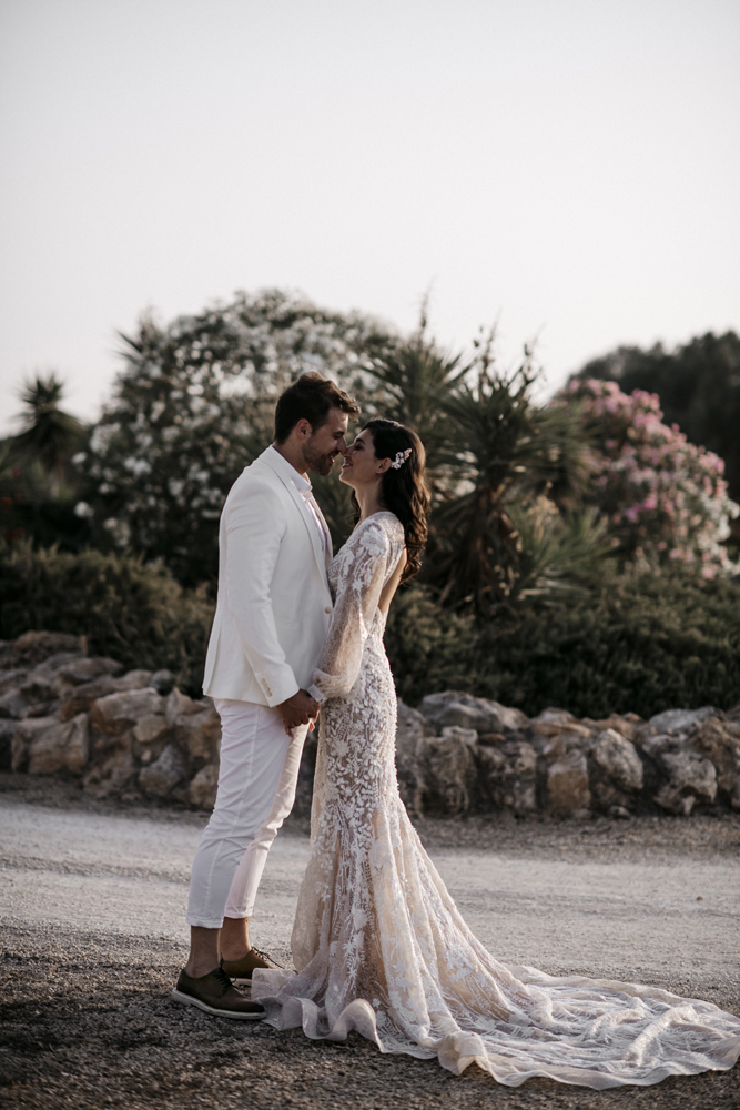 long sleeve country wedding dresses v neck lace appliques sexy backless vestidos de novia sweep train a line beach wedding gowns