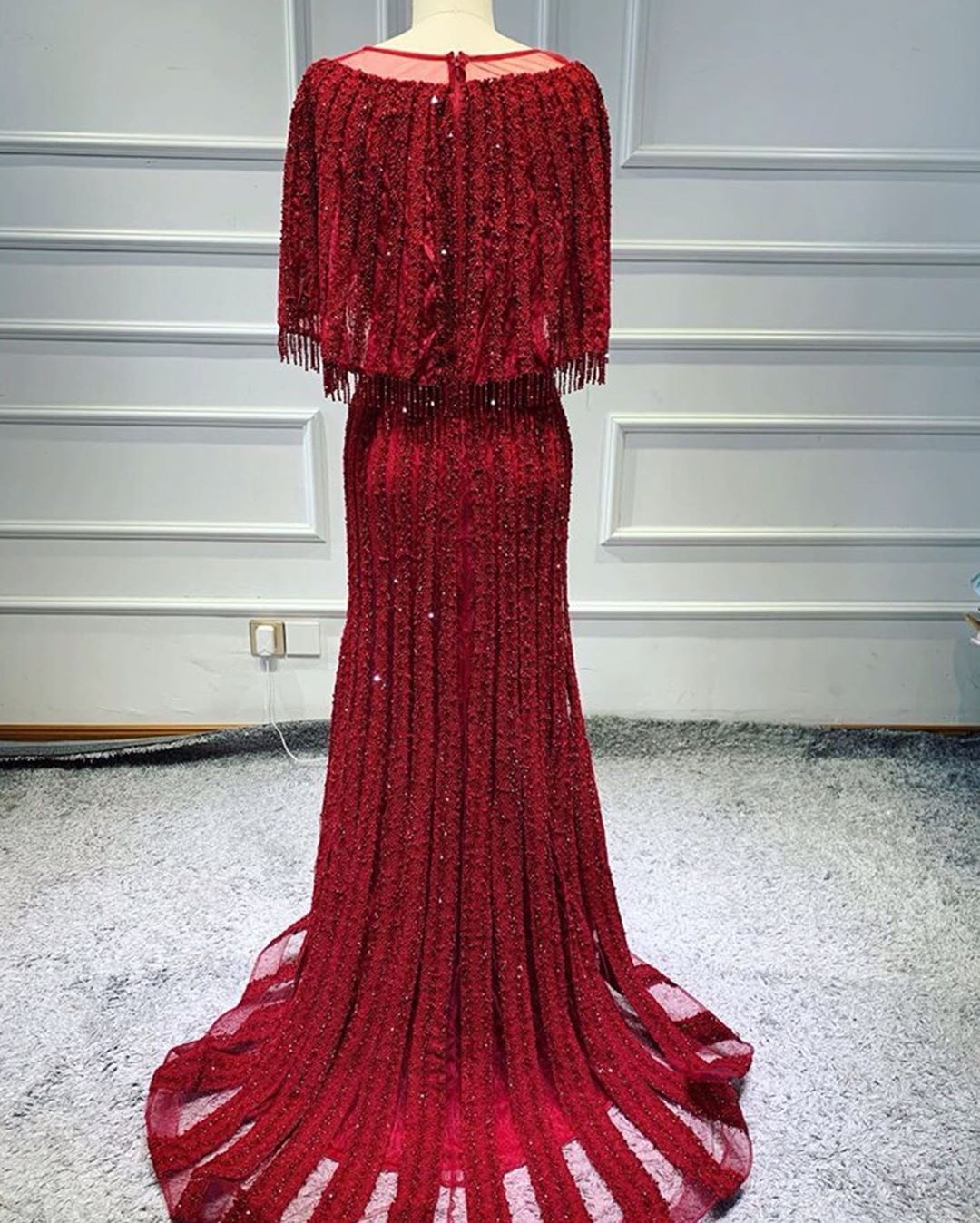 Red Sequins A Line Prom Dresses Beads Sheer Jewel Neck Short Sleeves Evening Gowns With Tassels Sweep Train Formal Party Dress