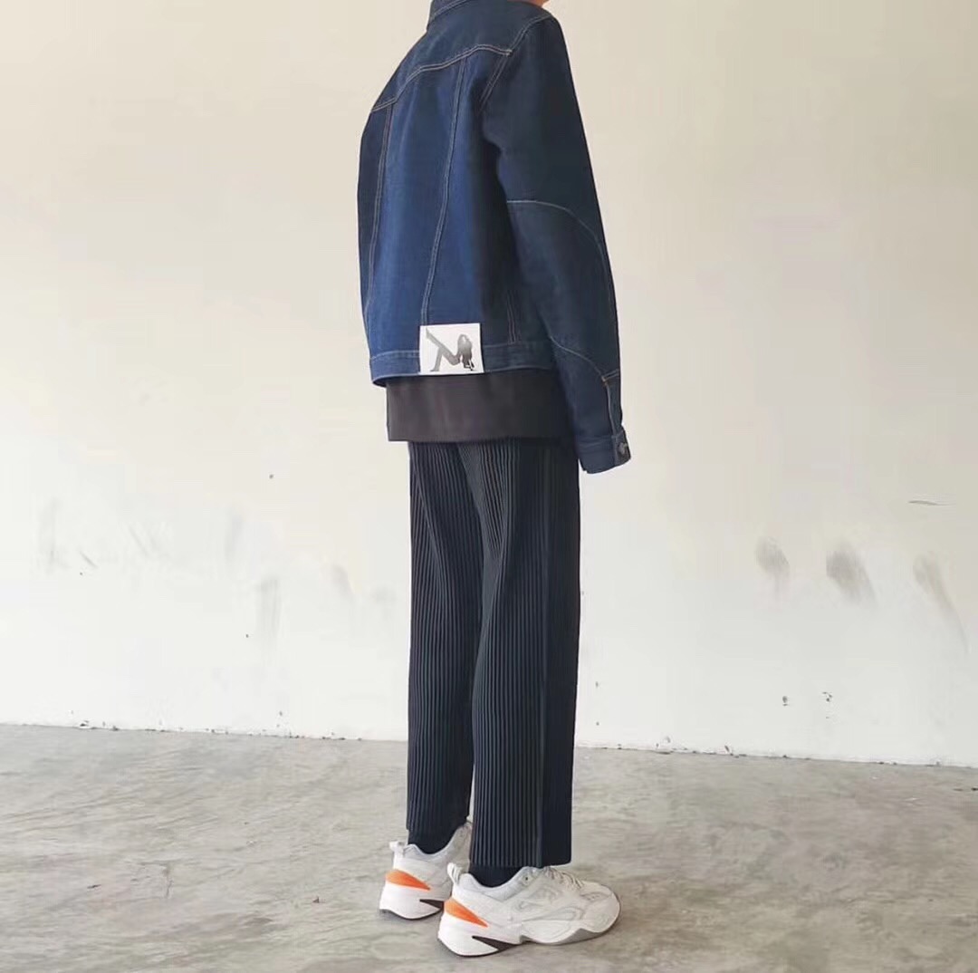 Self designed MIYAKE pleated Pants Black and white leisure slim leg pulling pants free shipping
Self designed MIYAKE pleated Pants Black and white leisure slim leg pulling pants free shipping