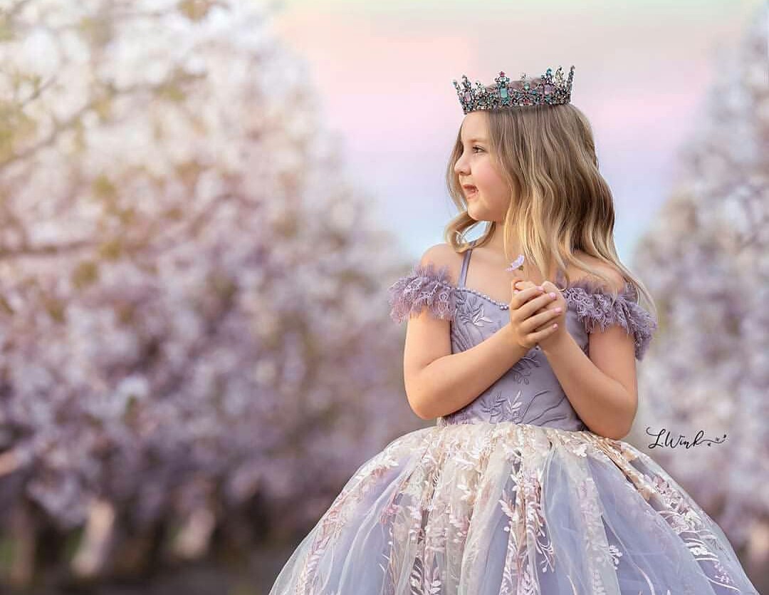 2020 Cute Ball Gown Flower Girl Dresses for Wedding Spaghetti Lace Floral Appliqued Girls Pageant Dress Custom Made Kids Birthday Gowns