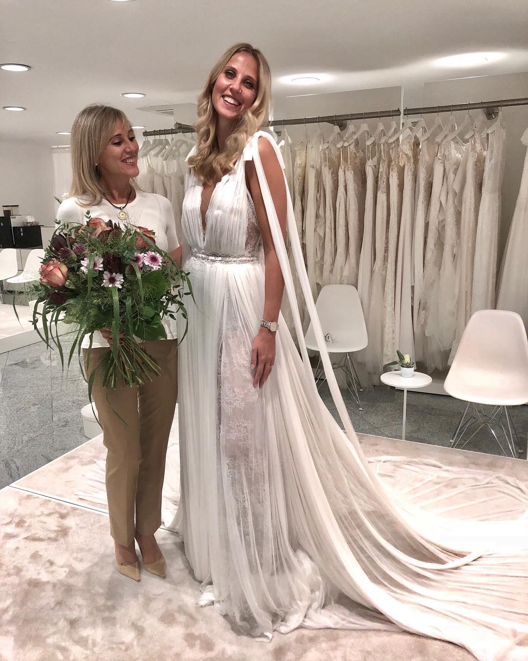 2019 Chiffon Bohemian Wedding Dresses A Line Lace Appliqued Backless Beach Wedding Dress V Neck Boho Plus Size Garden Bridal Gowns Robe