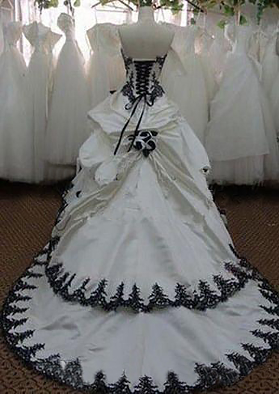 Vintage White and Black Wedding Dresses Ball Gown Strapless Beadings wers Satin Long Bridal Gowns Lace up Back Custom Made