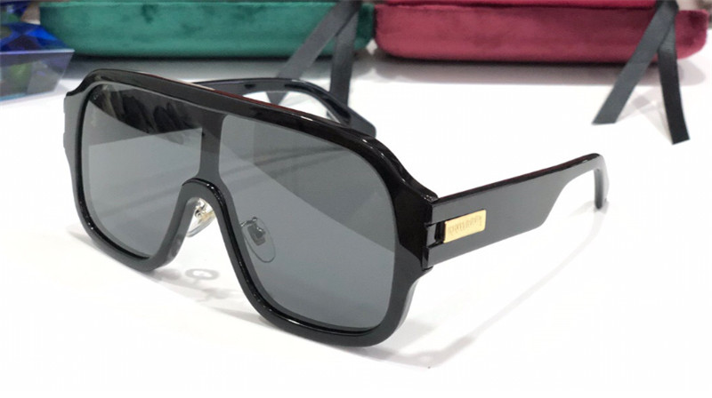 New fashion sunglasses 0063 connected lens frame top quality protective glasses simple avant-garde pop style glasses case, White;black
New fashion sunglasses 0063 connected lens frame top quality protective glasses simple avant-garde pop style glasses case, White;black