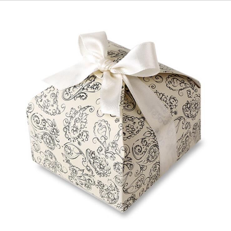 Creative Pastry Gift Box Wedding Favors Candy Box Baby Shown Party Event Gift Macarons Cake Packing with Ribbon
Creative Pastry Gift Box Wedding Favors Candy Box Baby Shown Party Event Gift Macarons Cake Packing with Ribbon