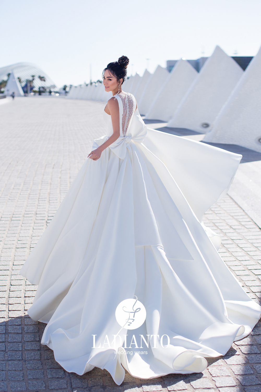 2019 Elegant Satin Wedding Dresses A Line Sweep Train Jewel Neck Tulle Bow Beach Wedding Dress Custom Plus Size Boho Bridal Gowns