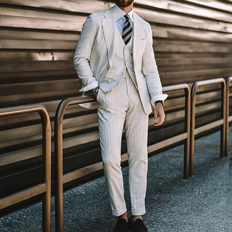 Fashion White Stripe Groom Wear Two Button Peaked Lapel Mens Business Formal Prom Tuxedos Best Man Blazer Suit 3 Pieces (Jacket+Vest+Pants)