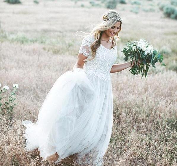 2020 cheap Short Sleeves Lace A Line Wedding Dresses Crew Neck pleated Tulle skirt Ruched Boho Country Wedding Birdal Gowns sweep train