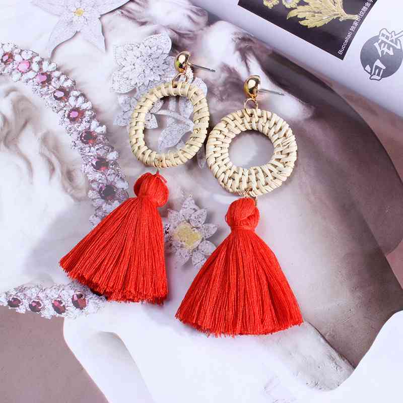 Grass woven fringed pendant earrings, bohemian style, new handmade fashion tassel pendant earrings female models girls