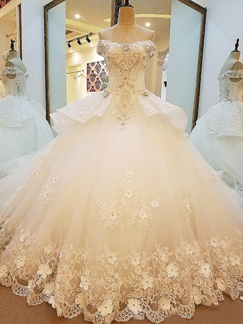Bridal Gown With Peplum Off The Shoulder V-Neck Beading 3D Flowers Ball Gown Lace A Line Wedding Dress Actual Images Wed Dress Wed