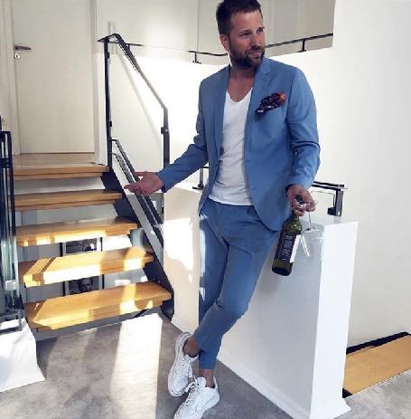 Fashion Beige Groom Tuxedos Notch Lapel Men Wedding Tuxedo Popular Men Jacket Blazer Suit Custom Made (Jacket+Pants+Tie, Black
Fashion Beige Groom Tuxedos Notch Lapel Men Wedding Tuxedo Popular Men Jacket Blazer Suit Custom Made (Jacket+Pants+Tie, Black
