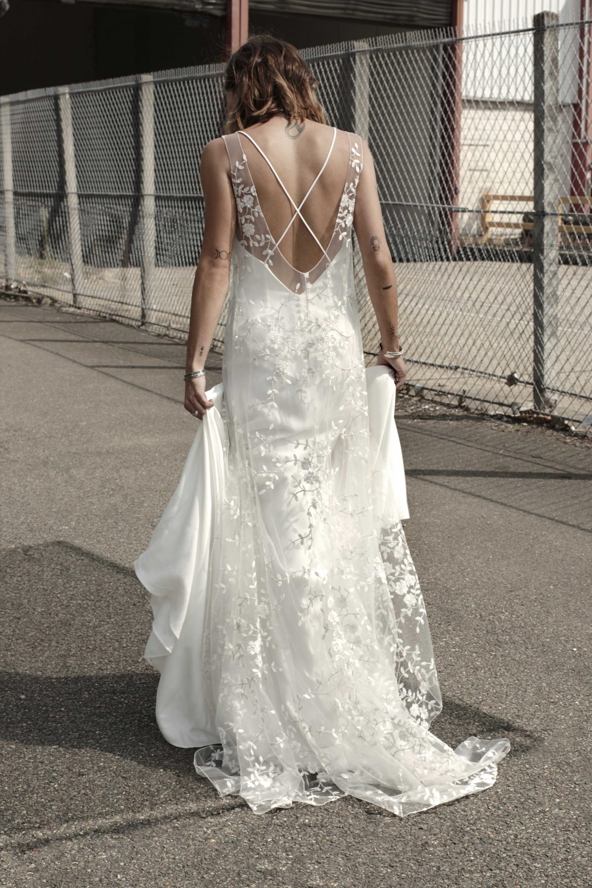 2019 Bohemian Wedding Dresses Spaghetti Sexy Backless Lace Appliques Sweep Train Boho Wedding Dress Soft Satin Plus Size Bridal Gowns