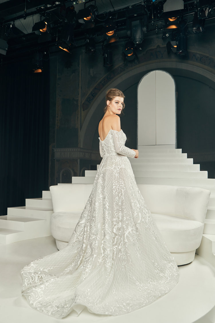 2019 Country Wedding Dresses Off The Shoulder 3D Floral Appliques Sweep Train Long Sleeve Bridal Gowns Custom Made Plus Size Wedding Dress